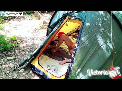 ❤️ Nakuha sa camera Madamdaming haltak off Stranger in a tent ❤❌ Fucking sa amin ❌️