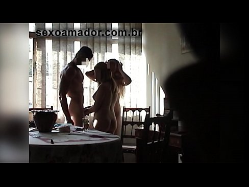 ❤️ Inimbitahan ng mga sex friends ang isang higanteng lalaki at isang threesome kasama niya ❤❌ Fucking sa amin ❌️