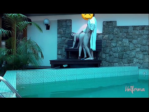 ❤️ Inaanyayahan ni Boss ang kasambahay sa pool, ngunit hindi napigilan ang init ❤❌ Fucking sa amin ❌️